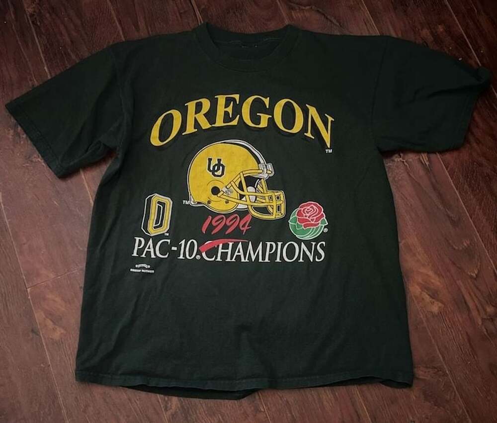 Vintage 1994 Oregon Ducks PAC-10 Champions Road To The Roses Graphic T-Shirt